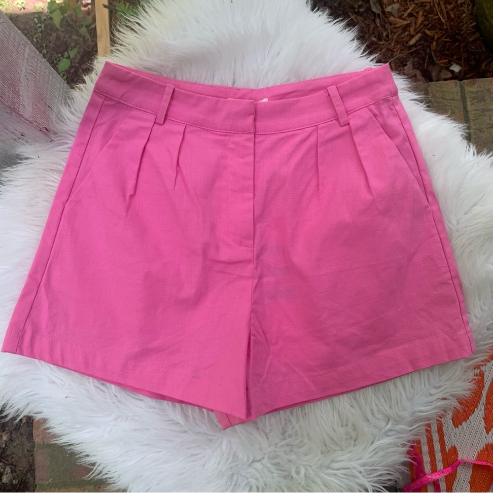 Easel Pink Pleated Shorts